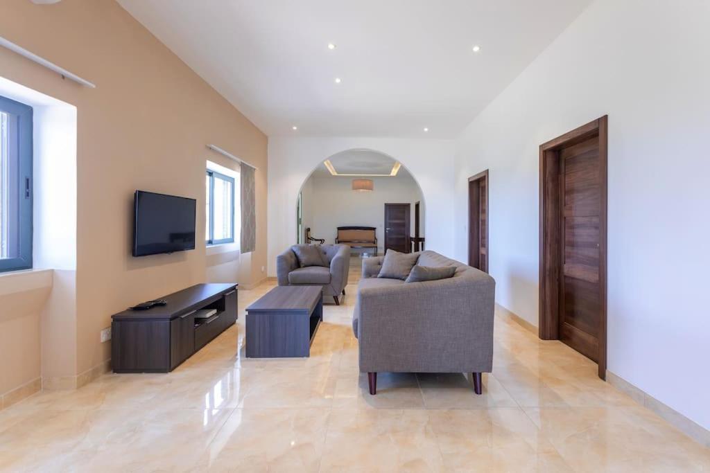 Romana Maisonettes Xagħra Esterno foto