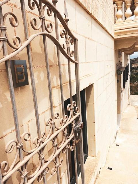 Romana Maisonettes Xagħra Esterno foto