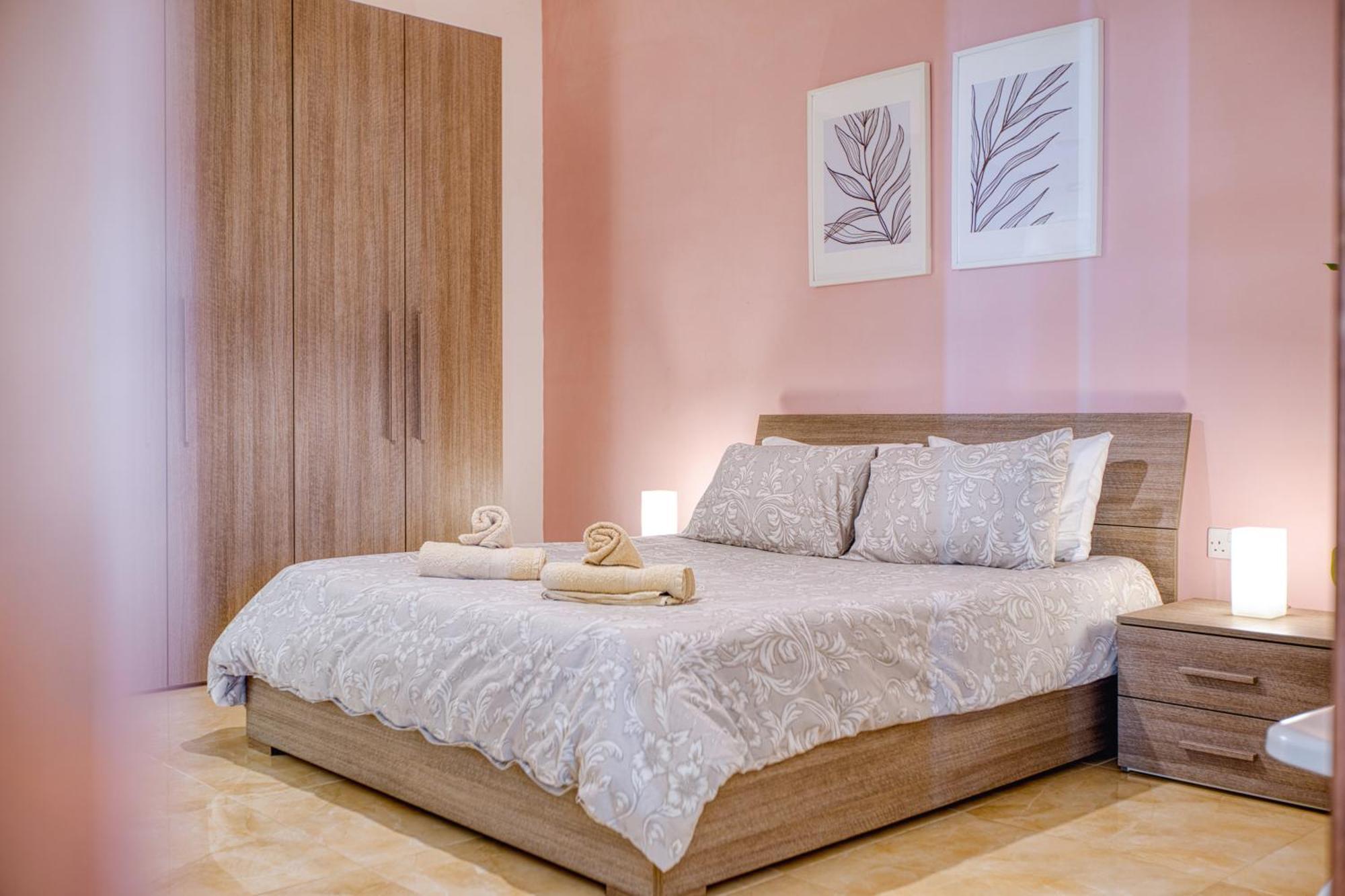 Romana Maisonettes Xagħra Esterno foto