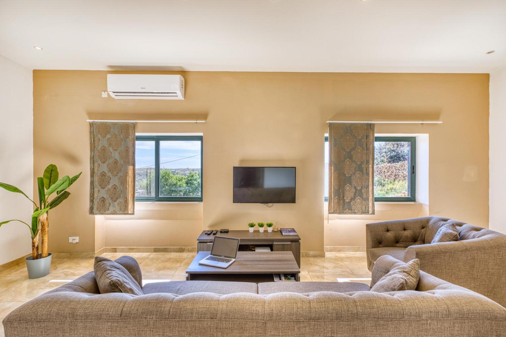 Romana Maisonettes Xagħra Esterno foto