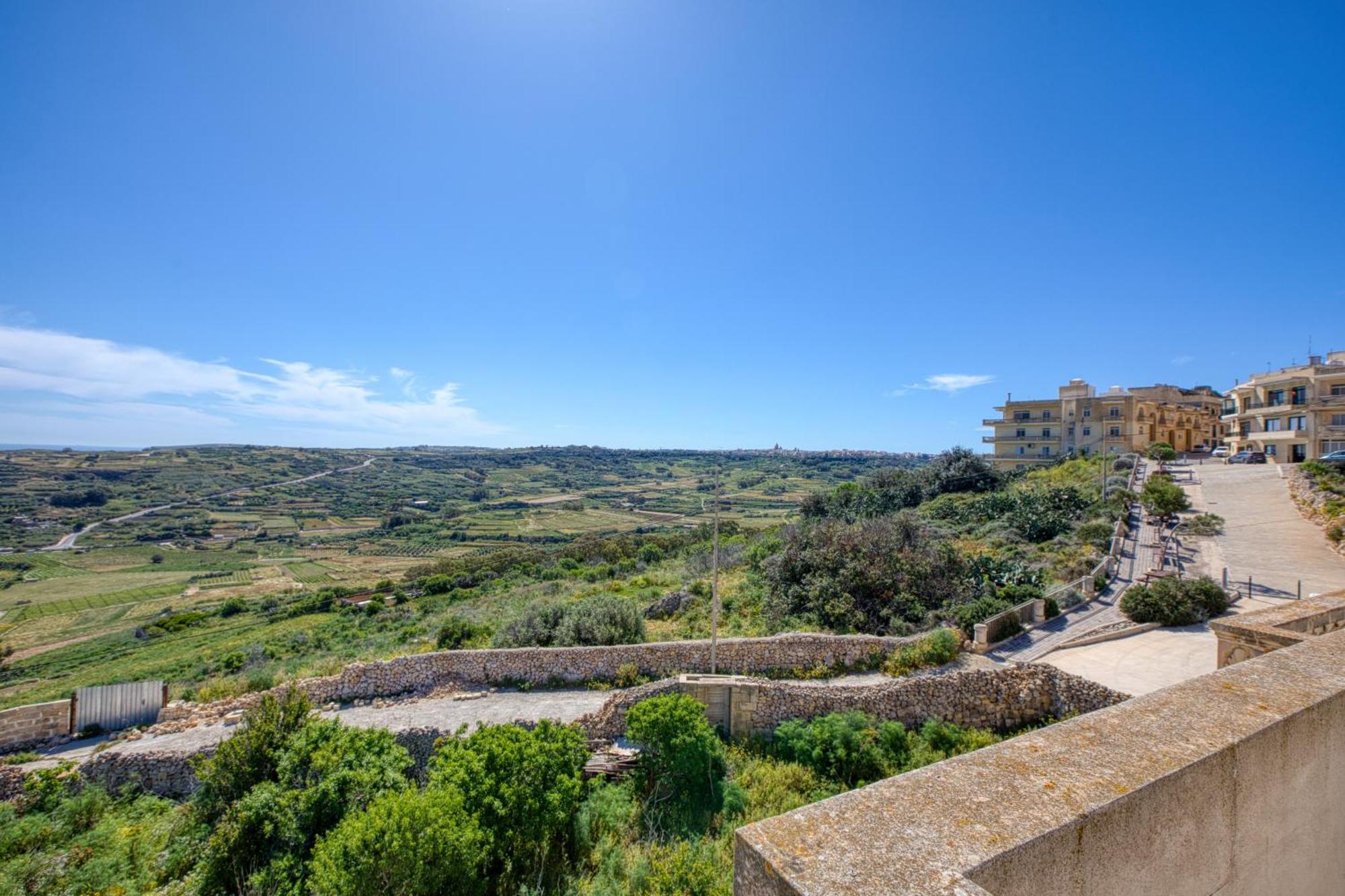 Romana Maisonettes Xagħra Esterno foto