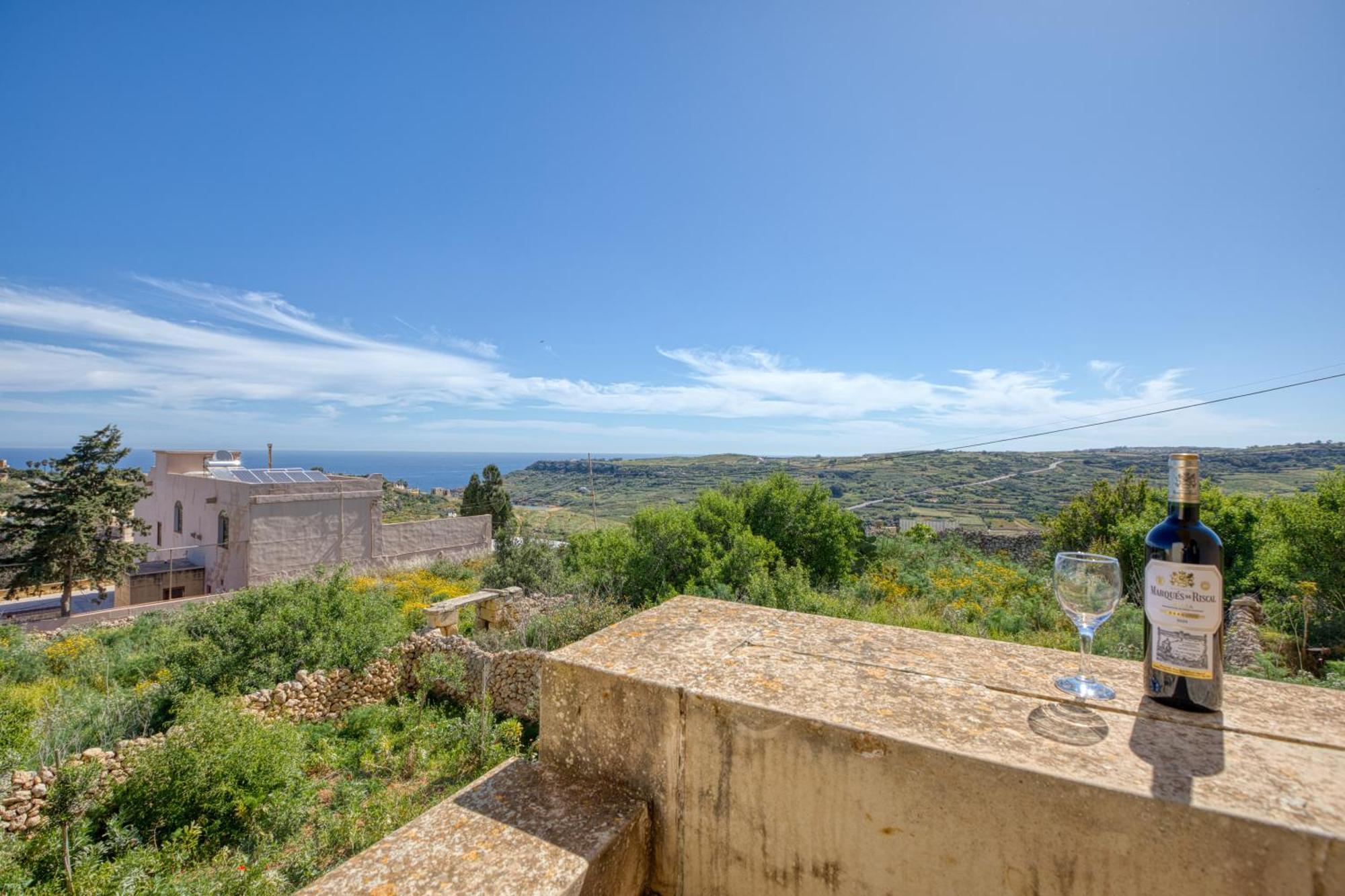 Romana Maisonettes Xagħra Esterno foto